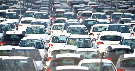 İ­r­a­n­­d­a­ ­o­t­o­m­o­b­i­l­ ­ü­r­e­t­i­m­i­ ­y­ü­z­d­e­ ­5­7­ ­a­z­a­l­d­ı­ ­-­ ­S­o­n­ ­D­a­k­i­k­a­ ­H­a­b­e­r­l­e­r­